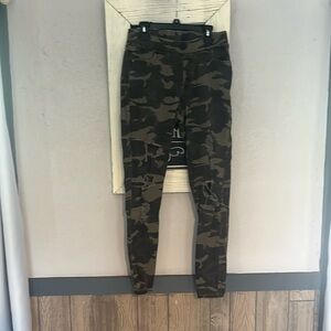 Camp Distressed Capri